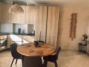 Spacious, Light & Cozy Apartment with Ocean Views - Image 3