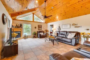Waterfront Beaver Lake House w/ Deck & Fire Pit! - Image 4