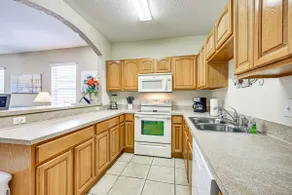 2 Mi to Dtwn Sebring! Pet-Friendly Retreat w/ Yard - Image 3