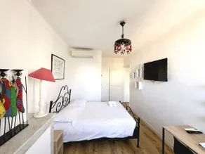 Sunny 1 Bedroom Rue Commandant André - Image 2