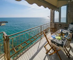 Unda de Ma Apartment with AC & Sea View Balcony - Image 2