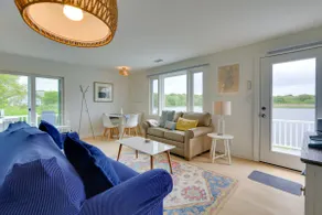 Cozy Narragansett Cottage w/ Dock & Outdoor Shower - Image 4