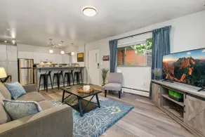 Stylish Condo in the Heart of Old Town - Image 2