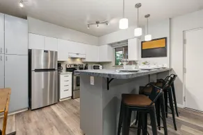 Stylish Condo in the Heart of Old Town - Image 3
