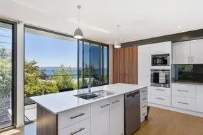 Architect Designed Coastal Retreat with Views - Image 5