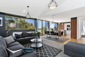 Architect Designed Coastal Retreat with Views - Image 4