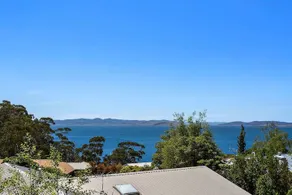 Architect Designed Coastal Retreat with Views - Image 3