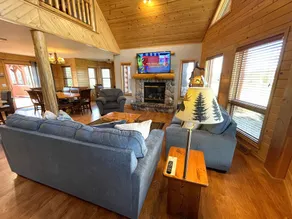Adlernest @ Spring Brook Resort | Atemberaubendes Chalet | Rustikales Northwoods-Dekor - Image 5
