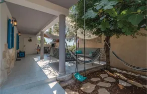 Four-Bedroom Holiday Home In Zdrelac - Image 4