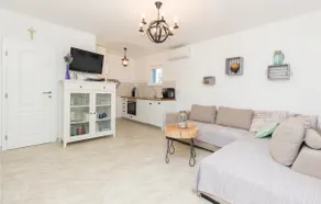 Four-Bedroom Holiday Home In Zdrelac - Image 3