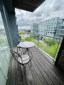 2 Bedroom 2 Bathroom Apartment in Central Milton Keynes with Free Parking and Smart TV - Contractors, Relocation, Business Travellers - Image 4