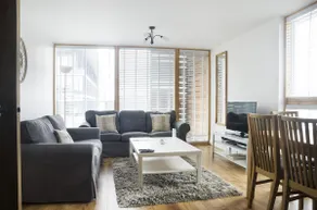 2 Bedroom 2 Bathroom Apartment in Central Milton Keynes with Free Parking and Smart TV - Contractors, Relocation, Business Travellers - Image 3