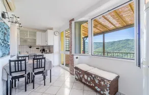 Relaxing Hillside Home - Image 2