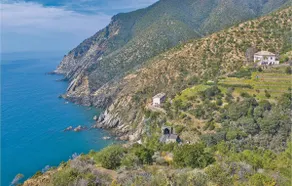 Relaxing Hillside Home - Image 5