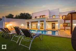 Villa Waterfront by Abahana Villas - Image 2