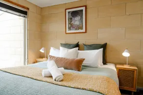 Bayview No 2 - Beachfront Apartment - Image 2