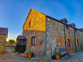 Peaceful Farm Stay Near Gower Beaches - Sleeps 4 - Image 2