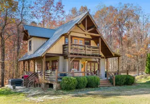 Charming Mountain Retreat: Hot Tub & Pizza Oven - Image 2