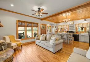 Charming Mountain Retreat: Hot Tub & Pizza Oven - Image 4