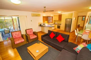 Damia Villa 2 Agnes Water - pool, walk to beach, air conditioned - Image 2