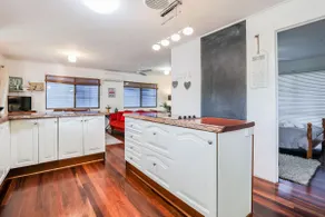 SUMMER SALT  holiday house - town center, walk to the beach - Image 4