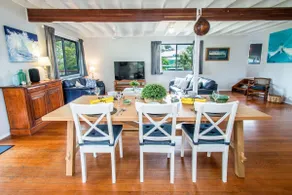 SEACHANGE LOFT HOLIDAY HOUSE - STROLL TO MAIN BEACH, BOAT PARKING - Image 3