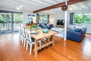 SEACHANGE LOFT HOLIDAY HOUSE - STROLL TO MAIN BEACH, BOAT PARKING - Image 4
