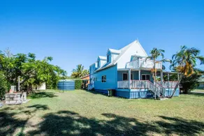 SEACHANGE LOFT HOLIDAY HOUSE - STROLL TO MAIN BEACH, BOAT PARKING - Image 2