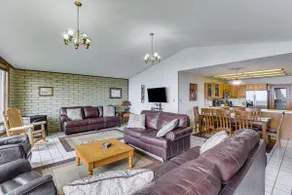 Flathead Lake Views: Scenic & Spacious Retreat! - Image 5