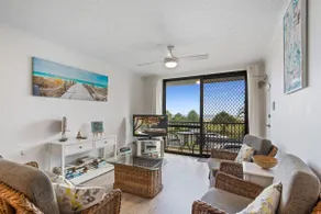 Kirra Vista 4 - Beachfront & Ground Floor - Image 2