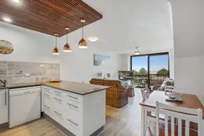 Kirra Vista 4 - Beachfront & Ground Floor - Image 4