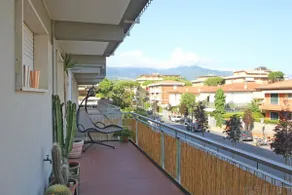 Appartamento per 6 Persone a Ronchi/Poveromo a 120m dal mare, Wifi, Parcheggio - Image 4