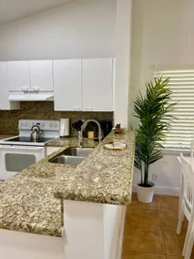 270C – Modern & Bright 3BR Apt in West Boca - Image 3