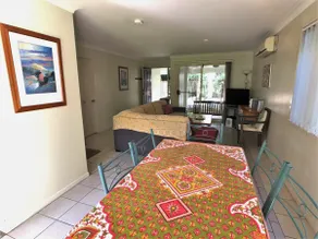 Treetops Lakeside 3 Bedroom apartment - Image 5