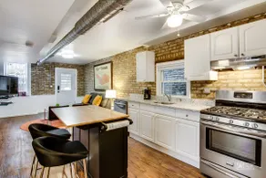 Loft-Like Wicker Park 2 Bed Condo Steps from CTA - Image 4