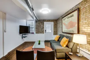 Loft-Like Wicker Park 2 Bed Condo Steps from CTA - Image 2