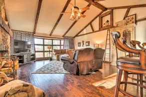 Macungie Cabin w/ Fireplace Near Bear Creek Skiing - Image 3