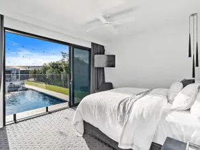 The Sinatra Holiday House - Image 2