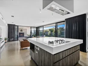 The Sinatra Holiday House - Image 3