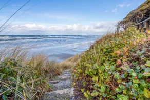 Oceanfront-Front Row Seat to Incredible Views - Image 3