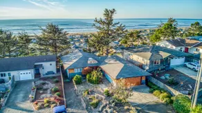 Pacific Ocean Blue: Coastal Retreat w/ Ocean Views - Image 4