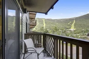 Stowebound: Spruce Peak studio w/ fireplace & a/c! - Image 4