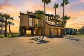 The Estate: Huge Beachfront Home with Ocean Views - Image 5