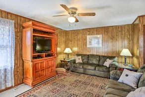 Lake Waccamaw Home w/ Fenced Yard & Shared Pier! - Image 4