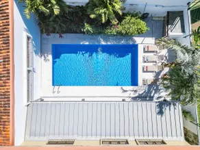 Maison spacieuse et moderne, grande piscine avec terrasse, 7 min à pied de la plage, plein AC - Image 5