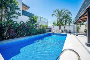Maison spacieuse et moderne, grande piscine avec terrasse, 7 min à pied de la plage, plein AC - Image 3