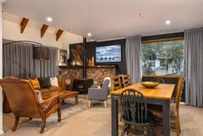 Crackenback Castle free standing chalet with fire place - Image 5