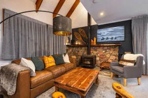 Crackenback Castle free standing chalet with fire place - Image 3