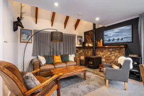 Crackenback Castle free standing chalet with fire place - Image 4
