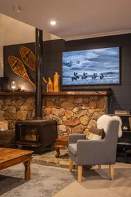 Crackenback Castle free standing chalet with fire place - Image 2